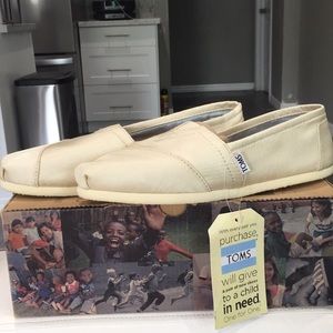 Brand New Ivory Grossgrain Classics Toms